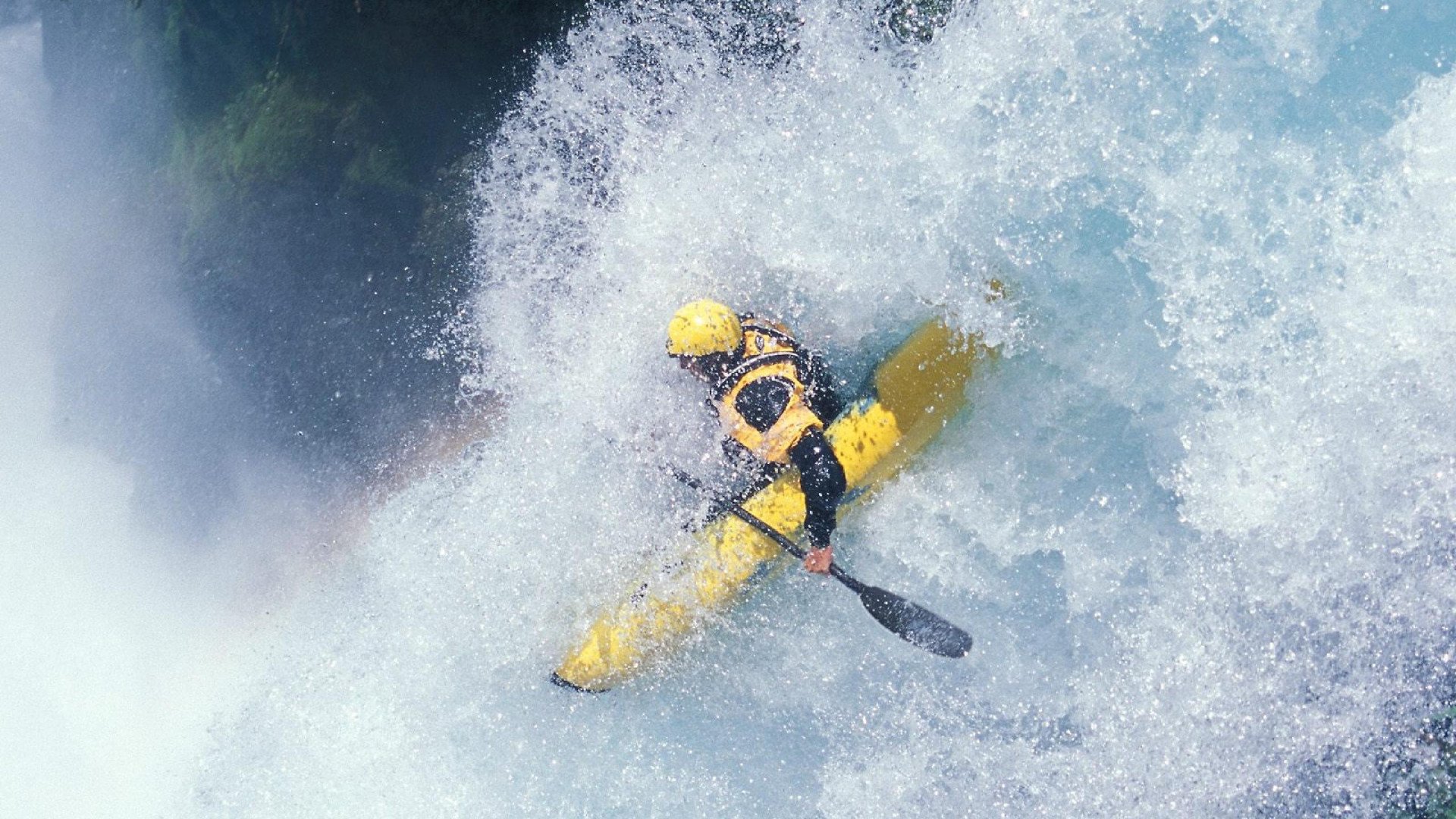 爱游戏综合娱乐-德甲高速突破：瞬间突入，场面震撼！，德甲强吗